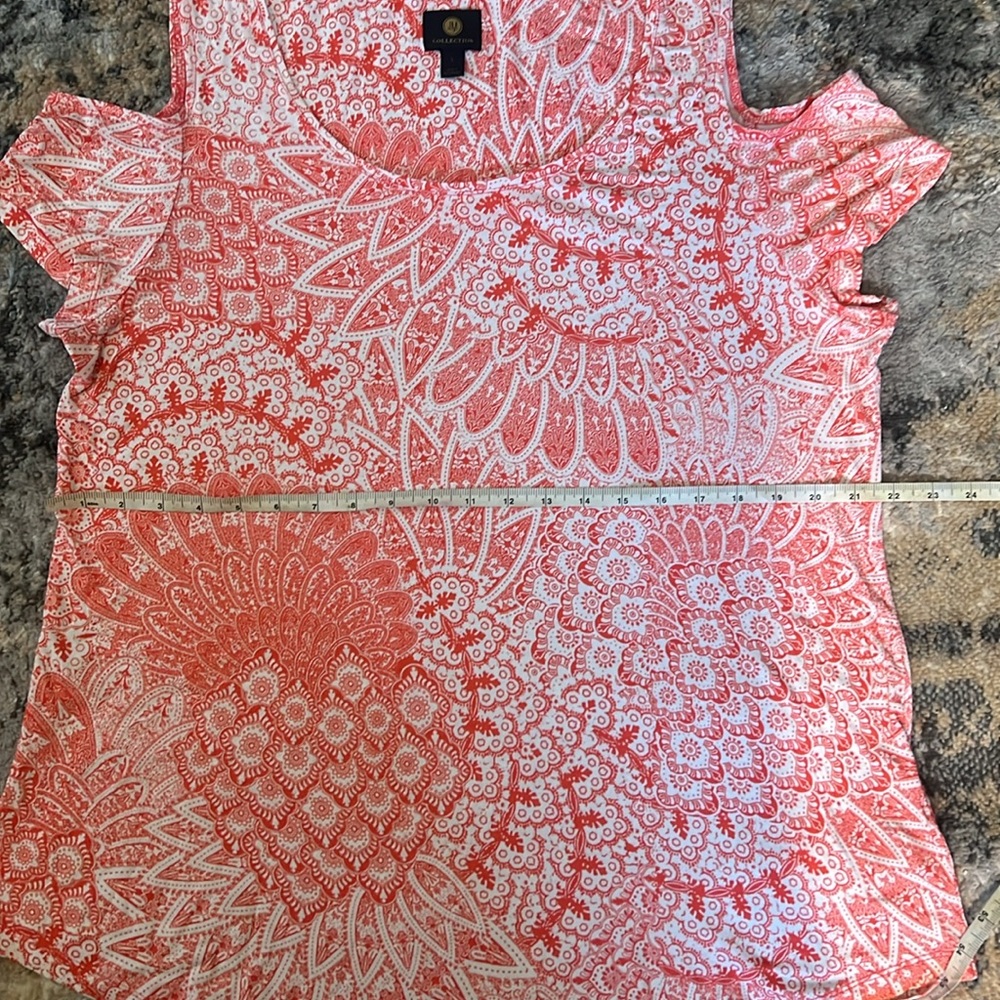JM Collection cold shoulder top - Picture 4 of 6